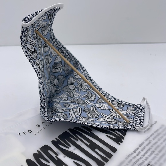 TED BAKER LONDON Reversible Reusable FACE MASK 
NWT 
OS - Picture 11 of 16